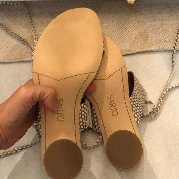 Franco Sarto Leather, chunky Barrel heel lace up sandal, size 8.5.  - Picture 6 of 10